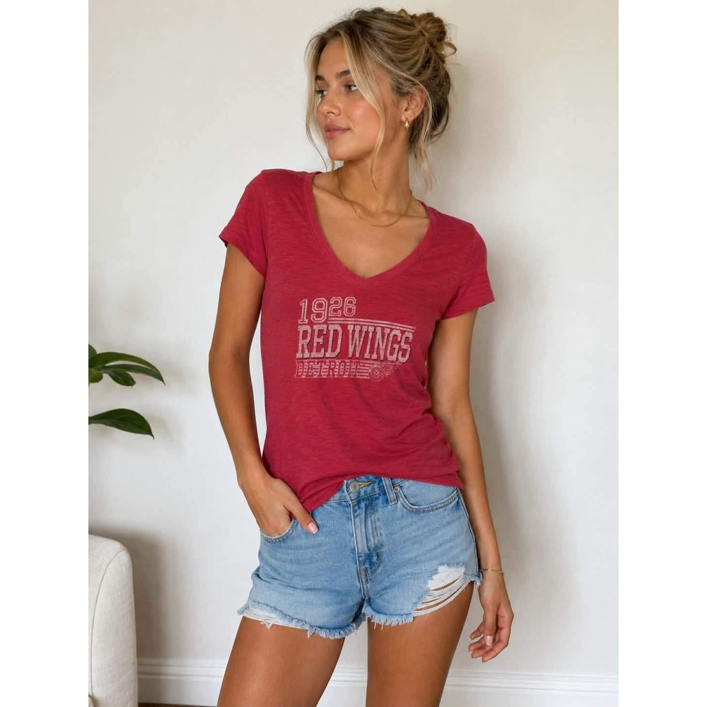 47 Brand Detroit Red Wings 1926 V-Neck Graphic Tee Red Cotton Women Medium